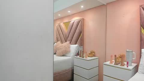 Chloe online show from May 5, 11:24 am