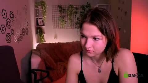chloe_ley online show from May 18, 7:20 pm
