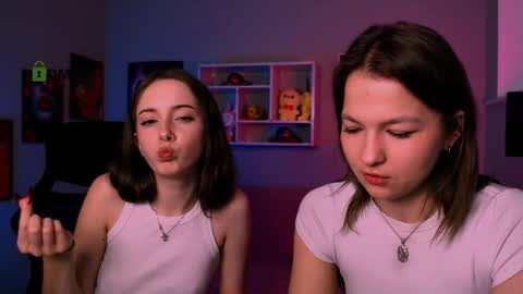 chloe_ley online show from May 8, 7:05 pm