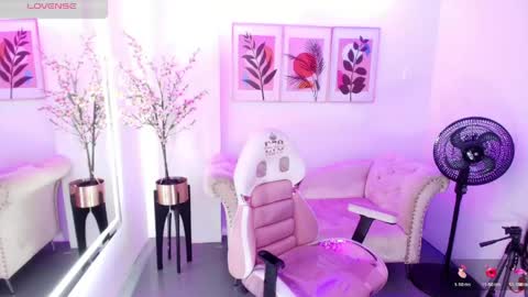 Chloe  online show from May 18, 11:49 am