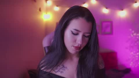 CLOE  online show from November 20, 5:25 pm