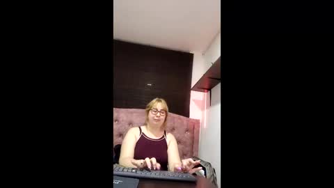 chloe_prg online show from May 12, 11:00 pm