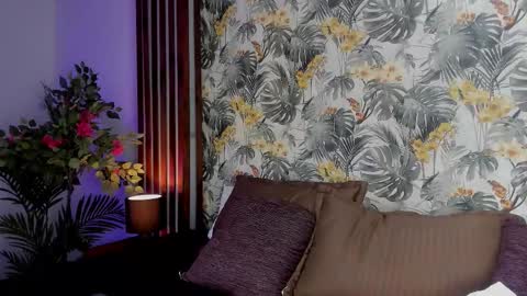 Snapshot of chloe_rem chatting on September 24, 1:04 am . online show from September 24, 1:04 am