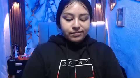 chloe_smith5 online show from February 20, 1:23 pm