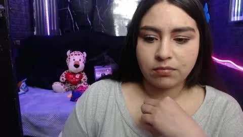 chloe_smith5 online show from May 8, 7:05 pm