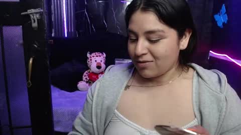 chloe_smith5 online show from May 26, 2:05 pm