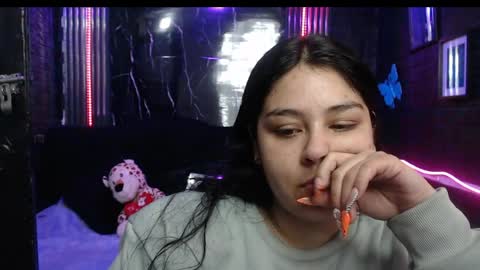 chloe_smith5 online show from May 11, 1:02 pm