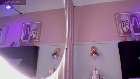   online show from November 18, 7:37 pm