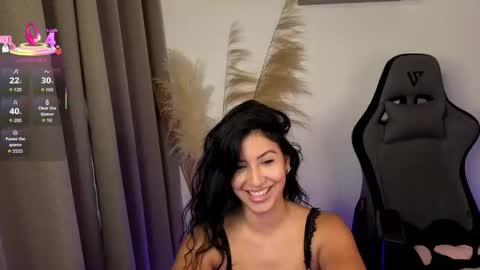 Chloe online show from May 11, 2:45 pm