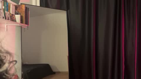 chloe online show from April 4, 10:19 pm