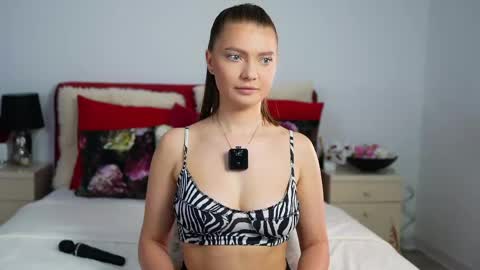 Chloe online show from May 8, 5:21 am