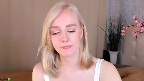 Chloe Deccker online show from June 15, 1:06 am