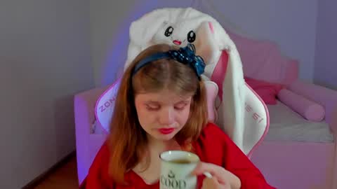 ChloeHalses online show from May 12, 5:59 am