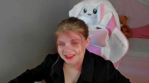 ChloeHalses online show from May 22, 6:06 pm
