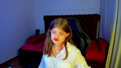 ChloeHalses online show from May 15, 6:10 pm