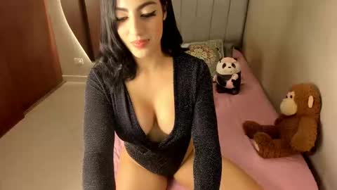 Snapshot of chloeharlan_ chatting on February 6, 1:27 am Laura independent model online show from February 6, 1:27 am