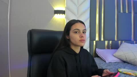  Chloe Harper  online show from May 20, 11:51 am
