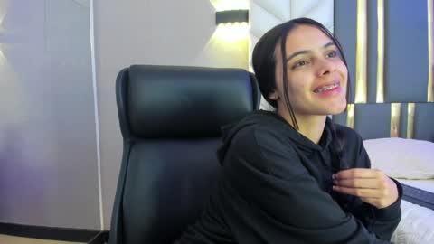  Chloe Harper  online show from May 13, 11:49 am