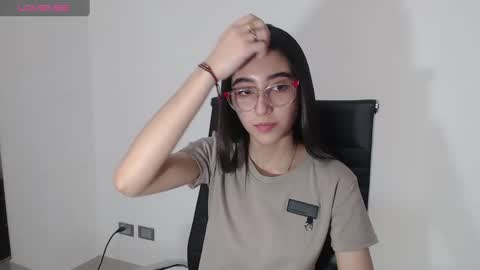 chloehil2 online show from December 19, 7:51 pm