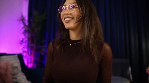 chloemin_ online show from November 20, 5:30 am