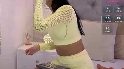 C H L O E  M O O N online show from March 28, 11:43 am