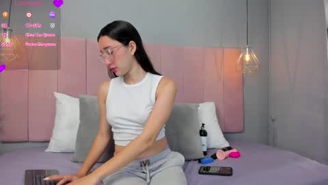 Chloe online show from May 6, 12:09 pm