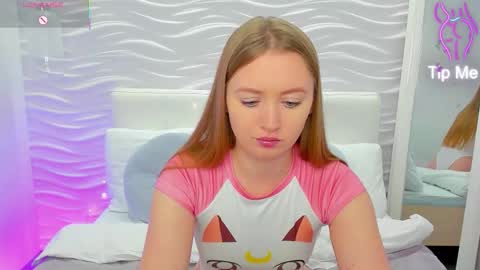 Chloe online show from November 25, 1:24 pm