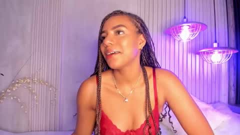 Snapshot of chloetaylorr_ chatting on December 16, 12:49 pm CHLOE online show from December 16, 12:49 pm
