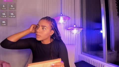 Snapshot of chloetaylorr_ chatting on December 13, 12:17 pm CHLOE online show from December 13, 12:17 pm