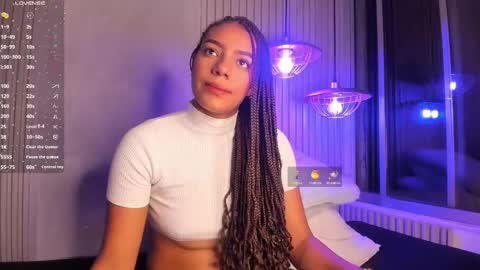 Snapshot of chloetaylorr_ chatting on December 14, 12:23 pm CHLOE online show from December 14, 12:23 pm
