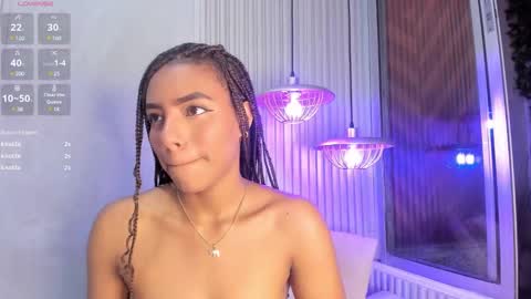 Snapshot of chloetaylorr_ chatting on December 21, 1:10 pm CHLOE online show from December 21, 1:10 pm