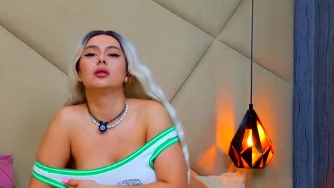 Chloe Vee online show from February 22, 6:58 am