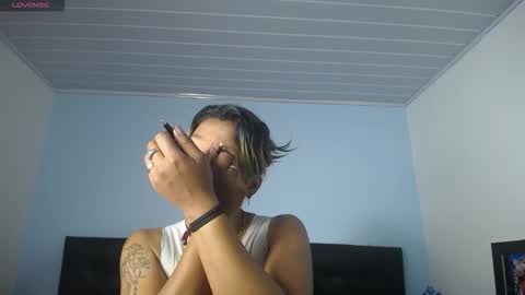 chloewills_ online show from December 15, 1:05 pm