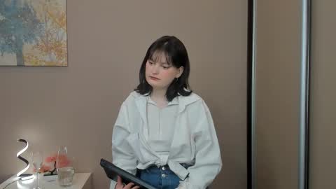 Cassandra online show from March 27, 4:47 am