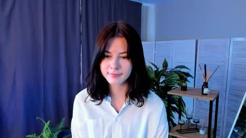 christaschrecongost online show from April 8, 10:17 am