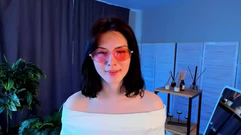 christaschrecongost online show from March 25, 10:18 am