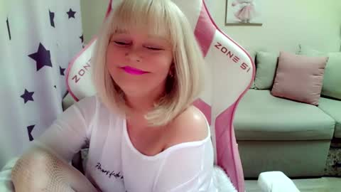 Christi online show from November 18, 6:36 am