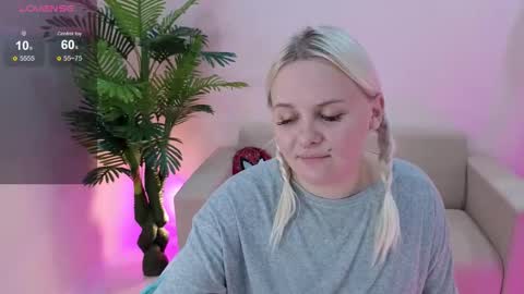 christy_foxy online show from September 26, 1:36 am