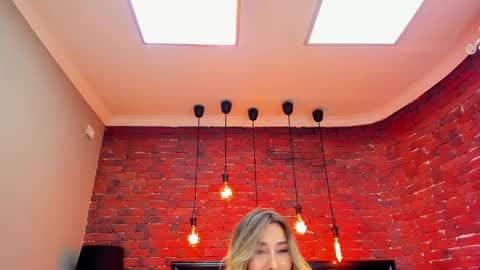 christyna_ross online show from May 7, 8:01 pm