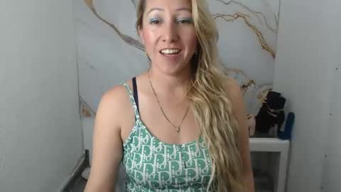 Snapshot of chrysta_12 chatting on September 13, 6:38 pm chrystal hotty online show from September 13, 6:38 pm
