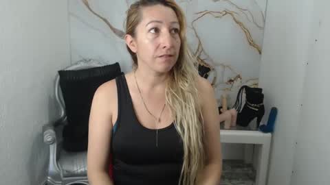 Snapshot of chrysta_12 chatting on September 17, 12:58 pm chrystal hotty online show from September 17, 12:58 pm