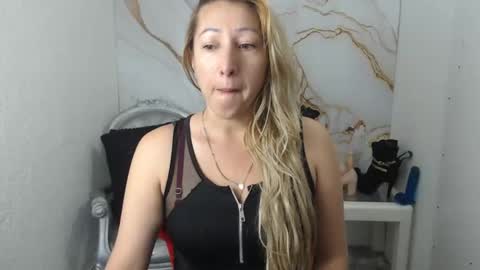 Snapshot of chrysta_12 chatting on September 16, 12:57 pm chrystal hotty online show from September 16, 12:57 pm