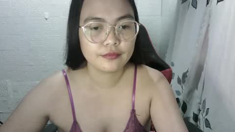 chubbycheeks27 online show from May 16, 4:39 pm