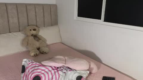 Mia online show from May 23, 5:50 am