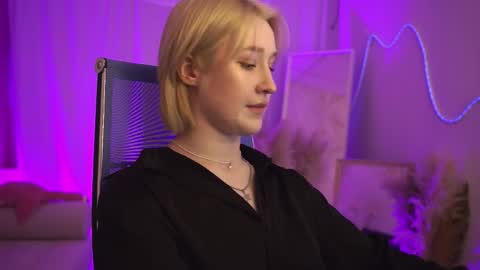 Cin Bellamy online show from April 2, 10:46 am