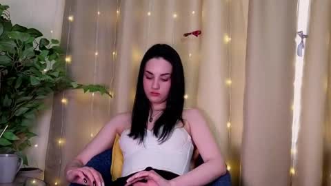 Nia online show from April 25, 1:41 pm