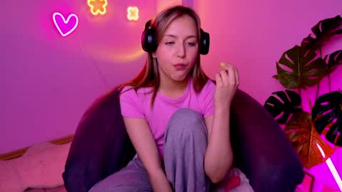 cindylovesmith online show from May 3, 6:39 am