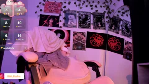 Snapshot of circe_l chatting on December 16, 9:09 pm Paulina online show from December 16, 9:09 pm