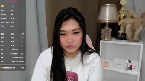 CLAIRE online show from April 18, 11:35 am