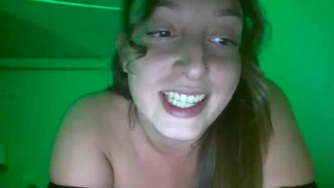 Snapshot of clairebearx3 chatting on October 25, 8:15 pm clairebearx3 online show from October 25, 8:15 pm